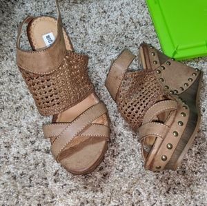 Amazing heels from buckle